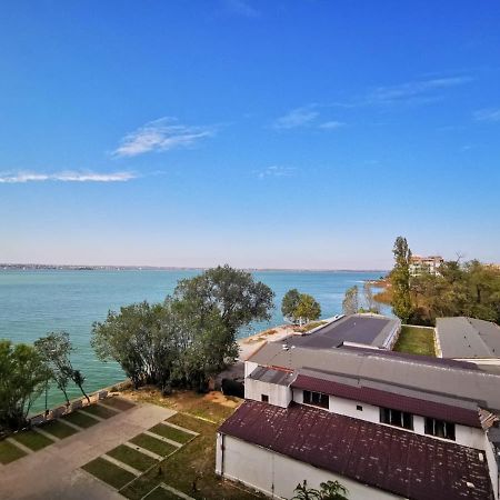 Paradis Apartments - By The Lake Mamaia Buitenkant foto